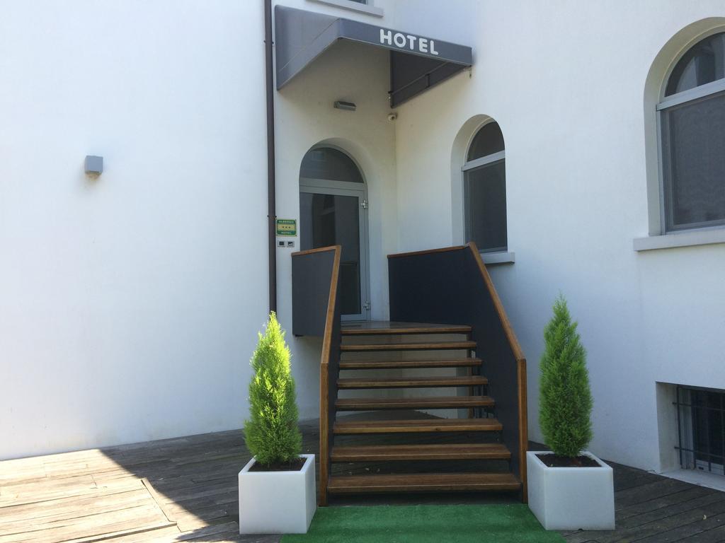 Blue Hotel Suzzara Kültér fotó